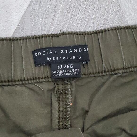 Social Standard by Sanctuary Women's Hero Utility Short Olive Green Size XL - Picture 2 of 5